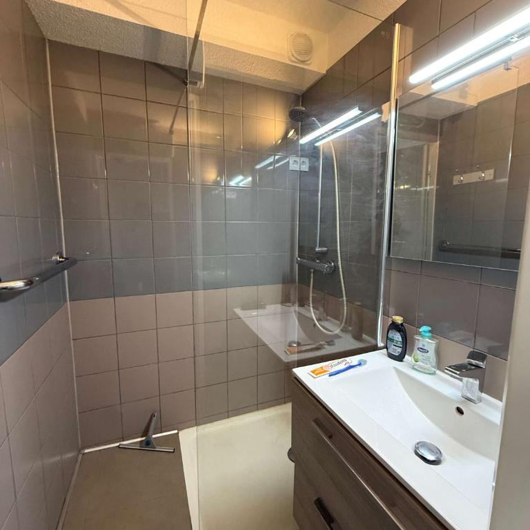 Residence Altineige Ski In-Out with WiFi in Val Thorens "V22" by Versant Collection - Appartement 1 Chambre avec Balcon et Vue sur les Montagnes - 5