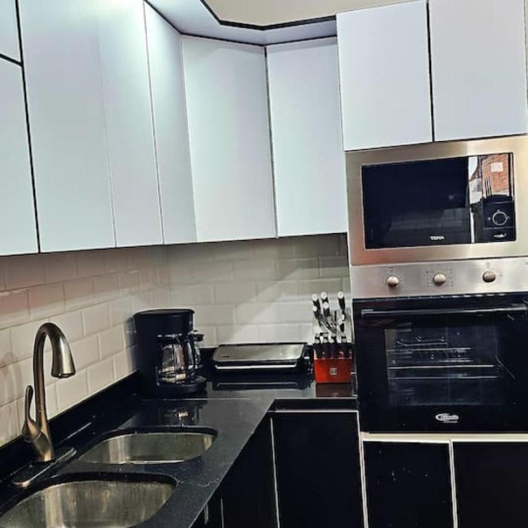 Penthouse Pacheco - 3BR, 5BA with Private Rooftop Terrace with Panoramic City Views - Apartment - 7