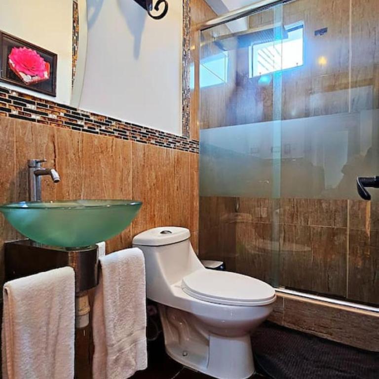 Penthouse Pacheco - 3BR, 5BA with Private Rooftop Terrace with Panoramic City Views - Apartment - 15