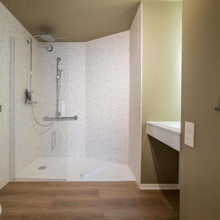 Ibis Styles Annecy Le Vieux - Hébergement Standard avec 1 Lit Double - Accessible aux Personnes à Mobilité Réduite - 3