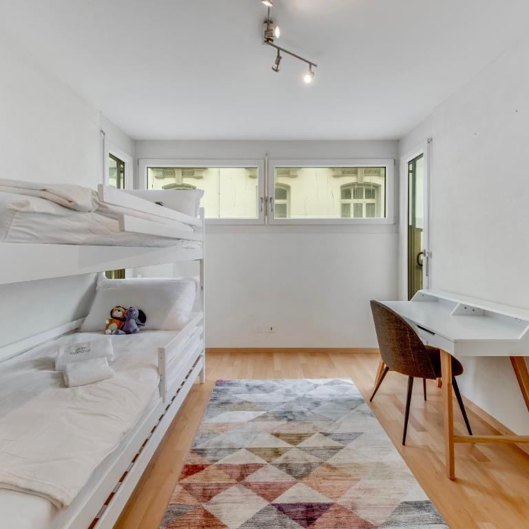 Spacious 3BR Lakeview Apartment with Terrace by GuestLee - Apartment - 9