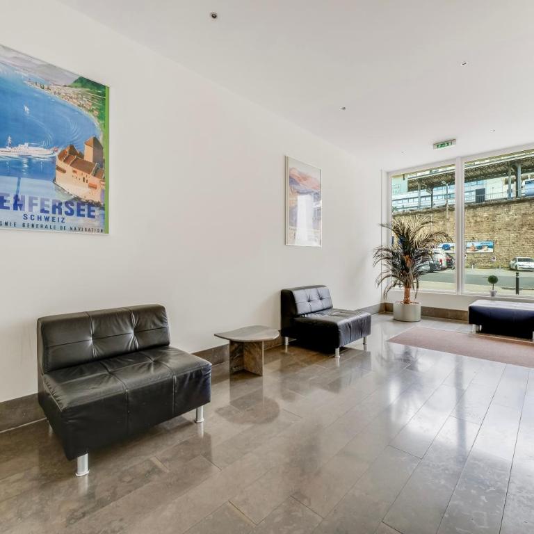 Spacious 3BR Lakeview Apartment with Terrace by GuestLee - Apartment - 7