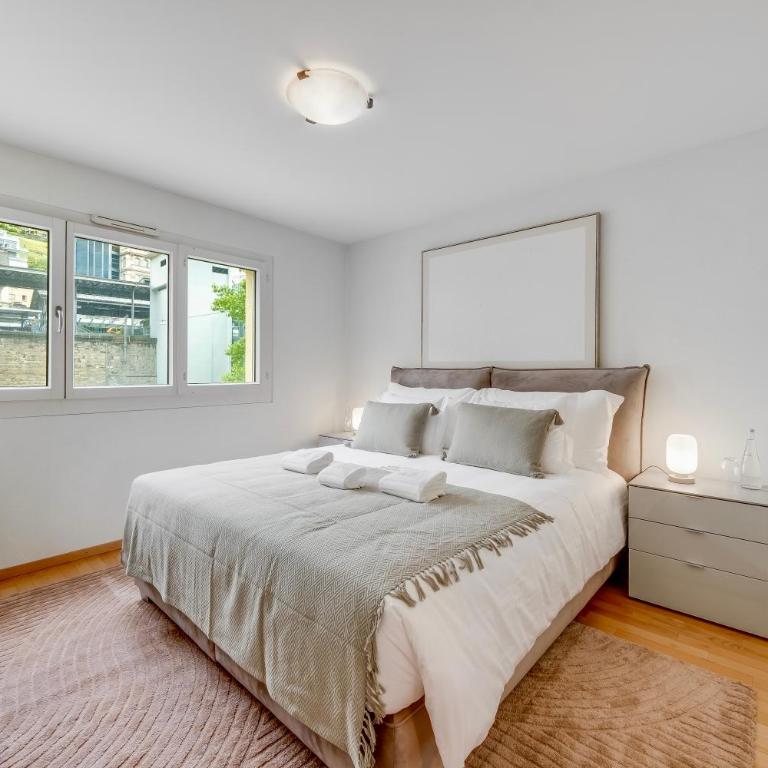 Spacious 3BR Lakeview Apartment with Terrace by GuestLee - Apartment - 8