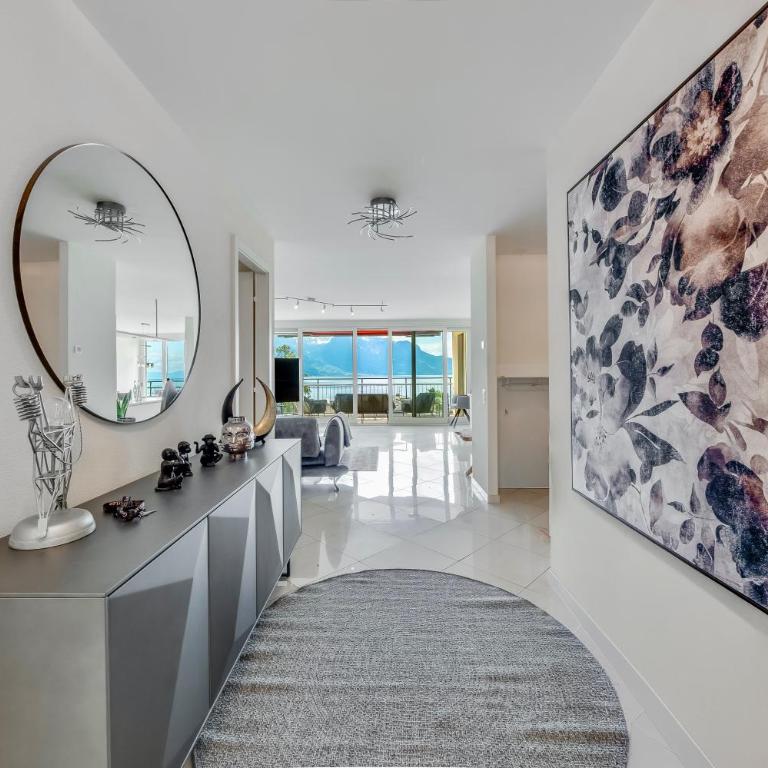 Spacious 3BR Lakeview Apartment with Terrace by GuestLee - Apartment - 19