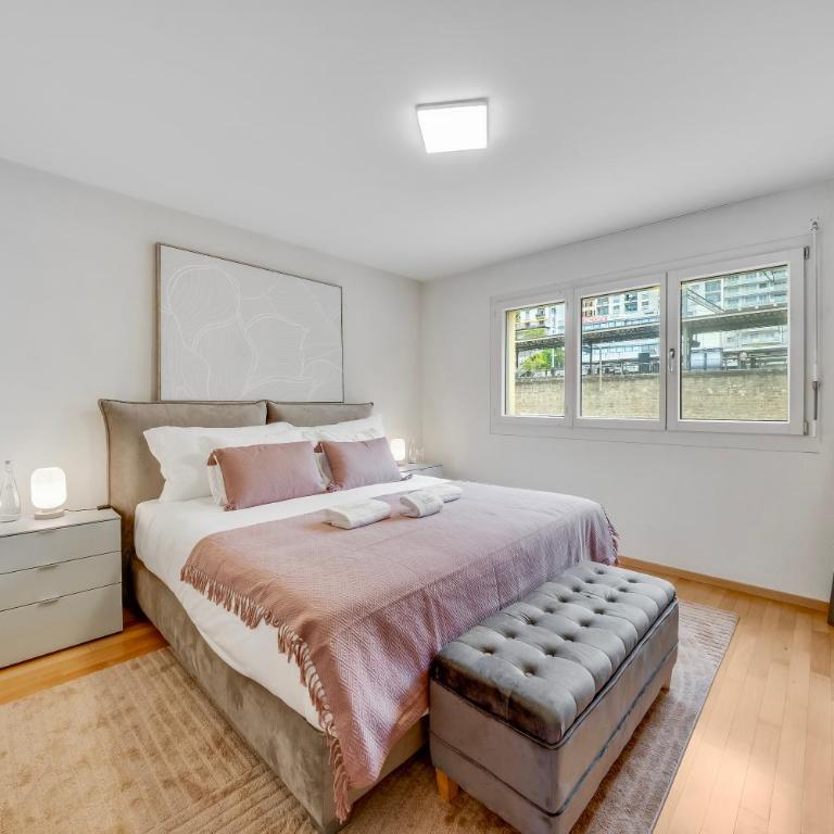 Spacious 3BR Lakeview Apartment with Terrace by GuestLee - Apartment - 4