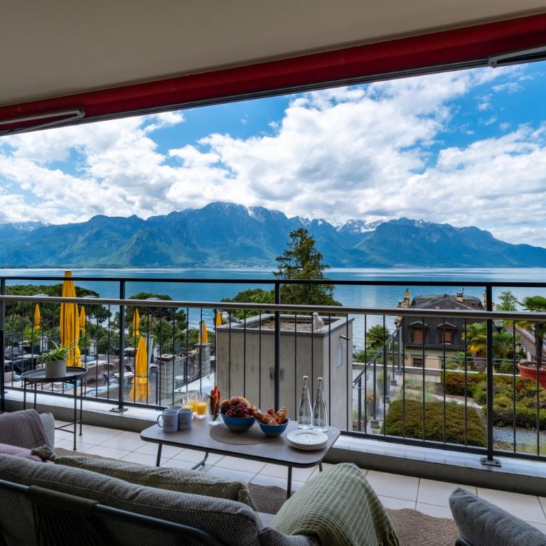 Spacious 3BR Lakeview Apartment with Terrace by GuestLee - Apartment - 25