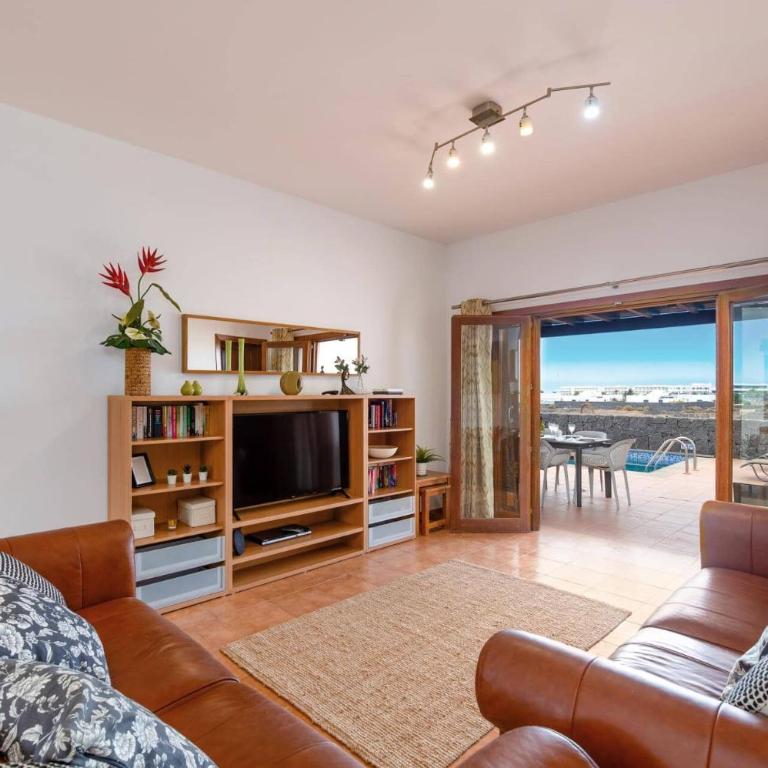 Villa Casa Maderita by Villa Plus - Villa - 4