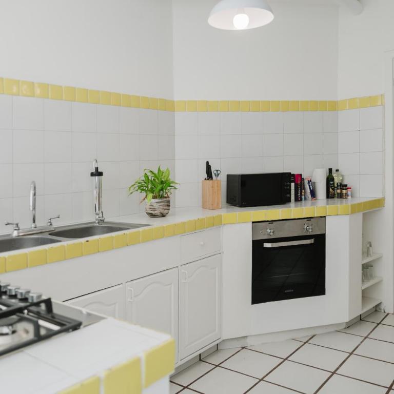 Condesa 1BR Fast WiFi Desk Walk to Parks - Apartment - 13