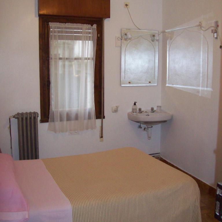 Pensión Los Pinos Gijón - Chambre Simple avec Salle de Bains Commune - 3