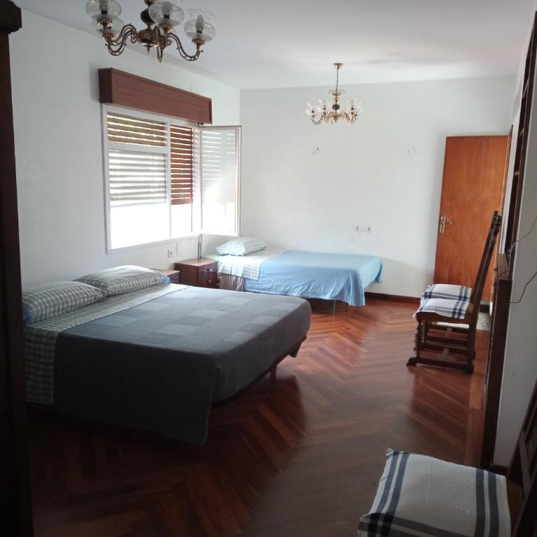 Pensión Los Pinos Gijón - Chambre Familiale avec Salle de Bains Privative - 8