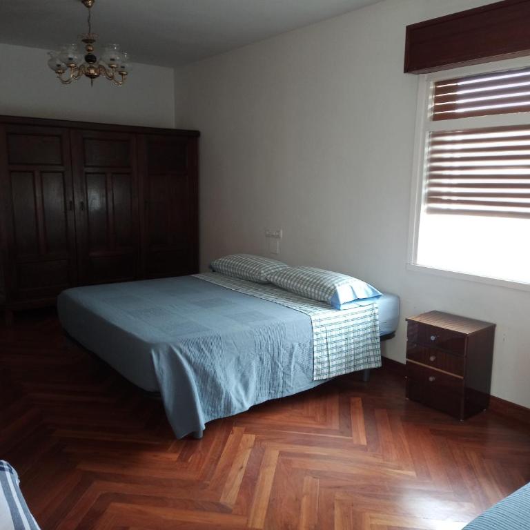 Pensión Los Pinos Gijón - Chambre Familiale avec Salle de Bains Privative - 9