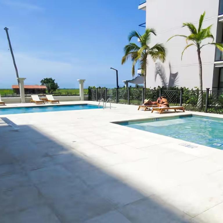 Apto de lujo 2 hab con Piscina y Balcón frente al mar - Apartamento de 2 dormitorios - 4