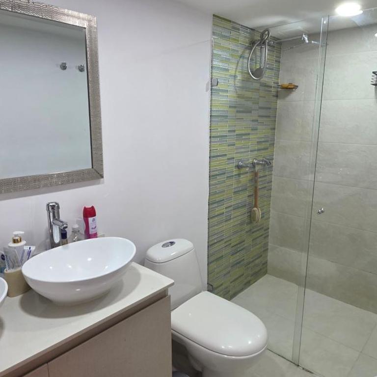 2 Bdrms Lleras, Provenza Apt, 98 inch TV & Pool table - Apartamento de 2 dormitorios - 5