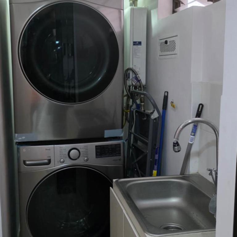 2 Bdrms Lleras, Provenza Apt, 98 inch TV & Pool table - Apartamento de 2 dormitorios - 12