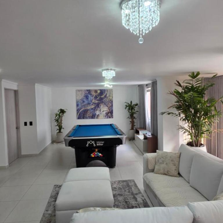 2 Bdrms Lleras, Provenza Apt, 98 inch TV & Pool table - Apartamento de 2 dormitorios - 17