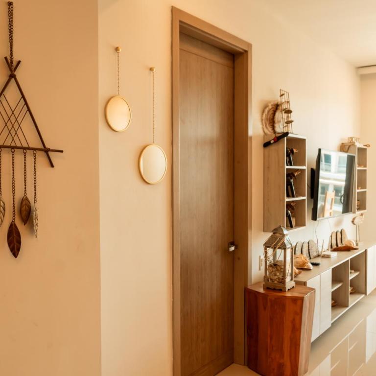 Lujo - Jacuzzi-Acceso a playa-2Hab-10 Min Airport - Two-Bedroom Apartment with Balcony and Sea View - 17