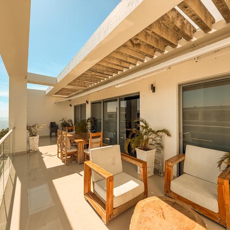 Lujo - Jacuzzi-Acceso a playa-2Hab-10 Min Airport - Two-Bedroom Apartment with Balcony and Sea View - 30