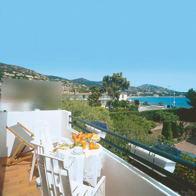 Logis Hotel l'Esterella - Chambre Double Supérieure - Vue sur Mer - 1