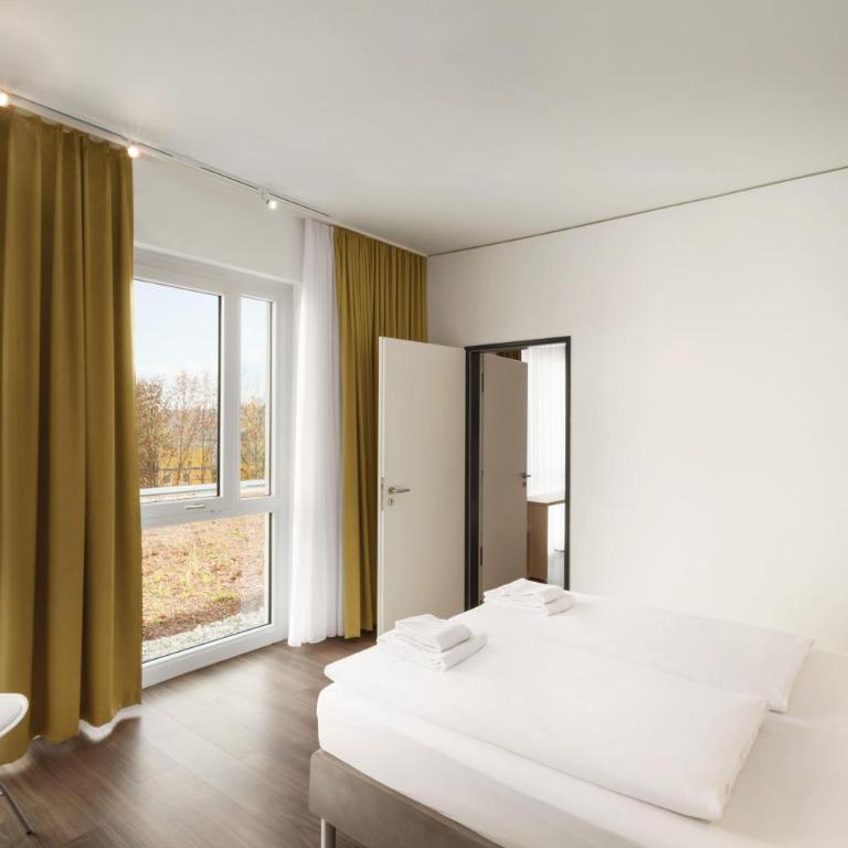 Super 8 by Wyndham Munich City North - Camera Matrimoniale Standard - 2 Camere Adiacenti - 1