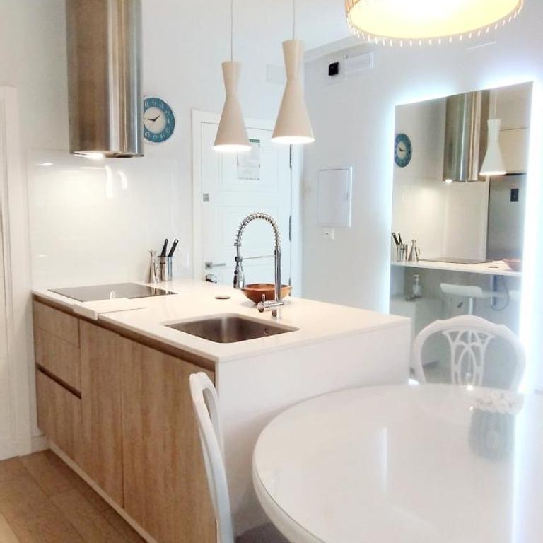 PICASSO - Quiet Renovated Apartment with Oven and Dishwasher and Lift - Steps from Calle San Miguel - Apartamento - 8