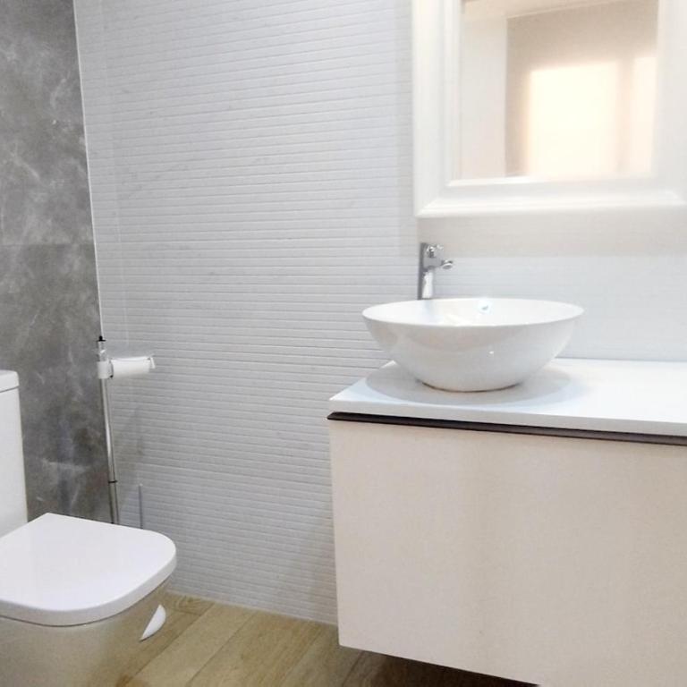 PICASSO - Quiet Renovated Apartment with Oven and Dishwasher and Lift - Steps from Calle San Miguel - Apartamento - 3