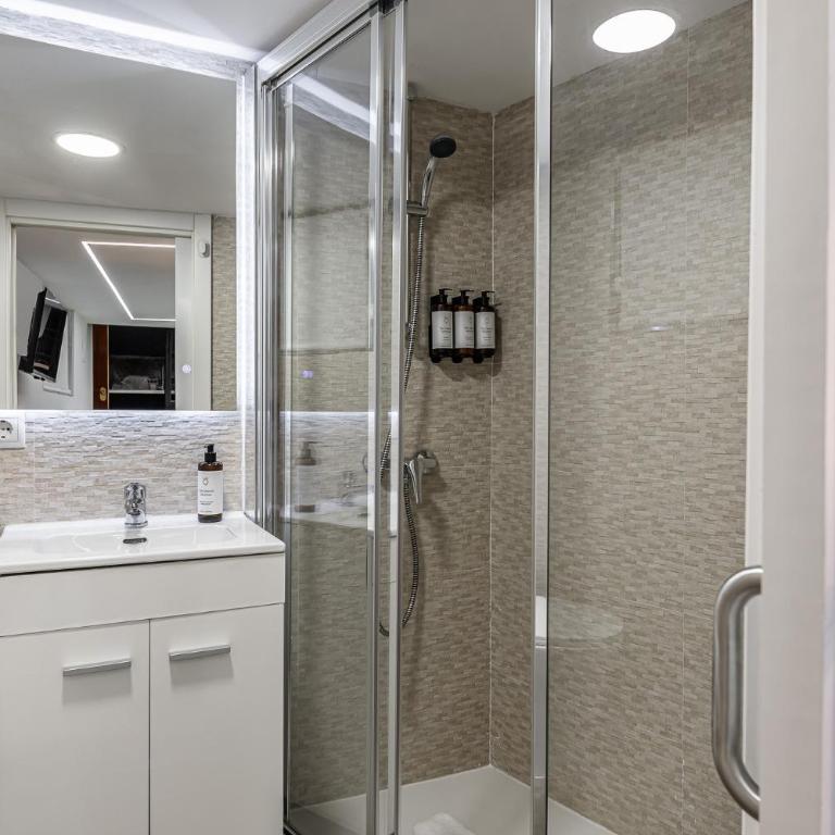 Queen's Opera I - Alojamiento Corta Estancia - Apartment mit 2 Schlafzimmern - 4