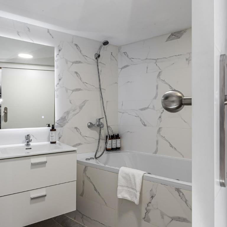 Queen's Opera I - Alojamiento Corta Estancia - Apartment mit 2 Schlafzimmern - 12