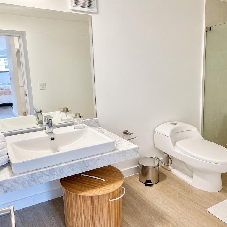 Miraflores luxury departments with a Beautiful View - Three-Bedroom Premium Apartment with Balcony - 3