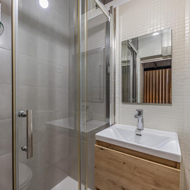 Queen's Gran Vía I - Alojamiento corta Estancia - Apartment mit 2 Schlafzimmern - 9