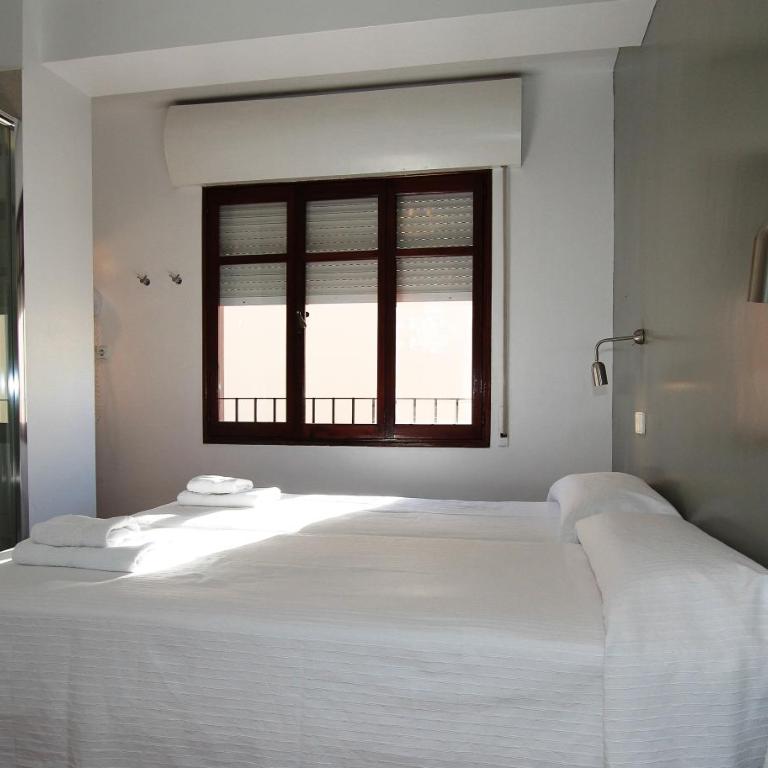 Hostal Ripoll Ibiza - Habitación Doble con baño compartido - 1 o 2 camas - 7