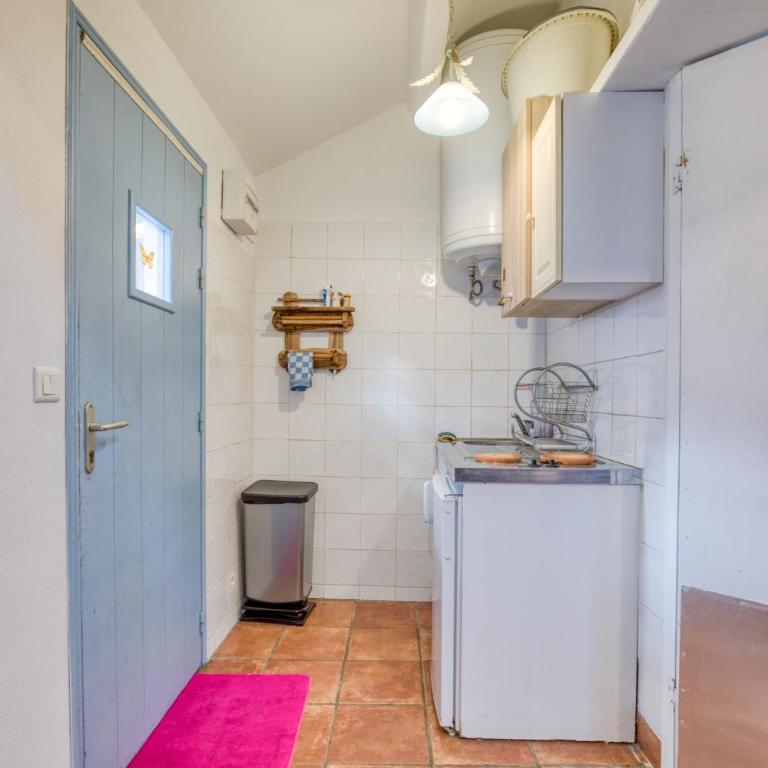 Le Flamant Rose - One-Bedroom Apartment with Garden View - 9