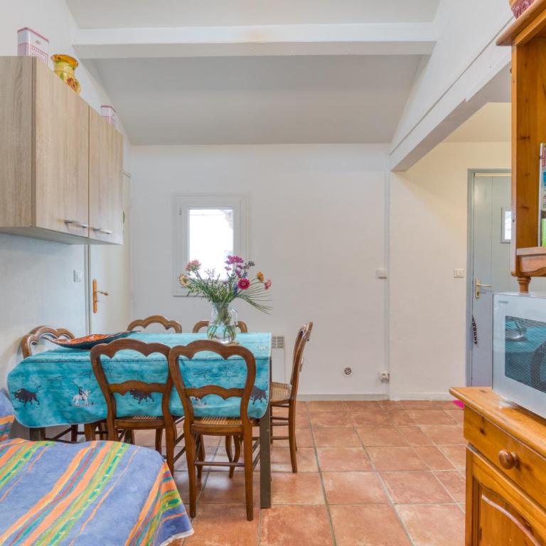 Le Flamant Rose - One-Bedroom Apartment with Garden View - 6
