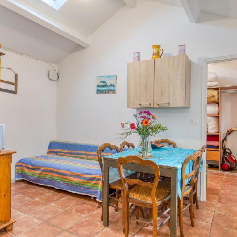 Le Flamant Rose - One-Bedroom Apartment with Garden View - 3