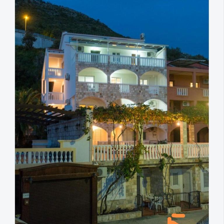 Pet Friendly Apartment Ground Floor - Apartman sa 1 Spavaćom Sobom - 1
