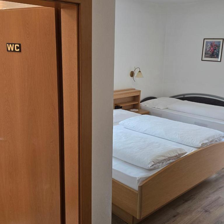 Alpenblick Bed & Breakfast - Dreibettzimmer - 10