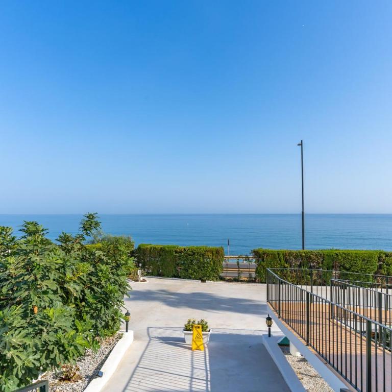 GuestReady - Beachfront in Torrox - Two-Bedroom Apartment - 9