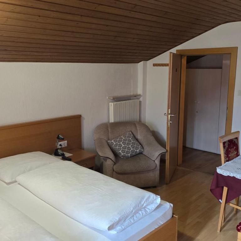 Alpenblick Bed & Breakfast - Familienzimmer (2 Erwachsene + 4 Kinder) - 16