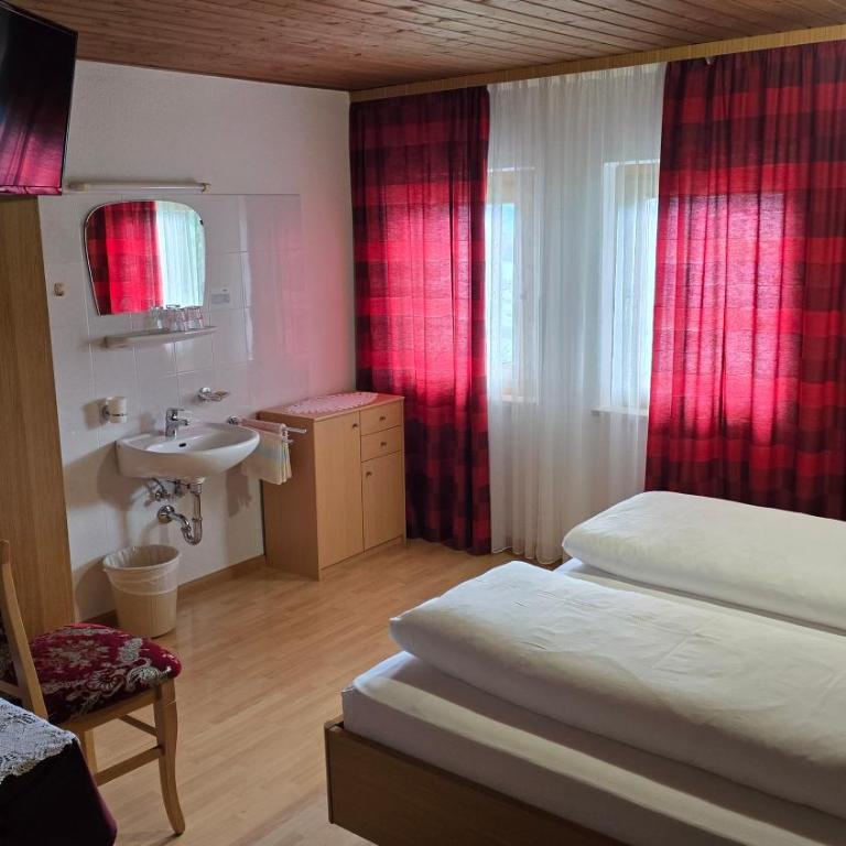 Alpenblick Bed & Breakfast - Familienzimmer (2 Erwachsene + 4 Kinder) - 17