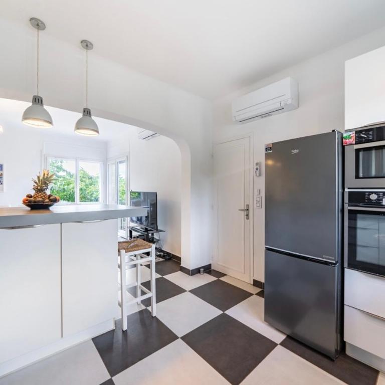 Villa 10 mn on foot from beaches, TGV station and city center with swimming pool - Villa - 6