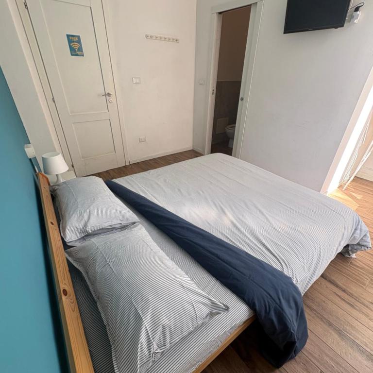 CAMERA e BAGNO PRIVATO a 3 minuti dalla Stazione - Doppelzimmer - 12