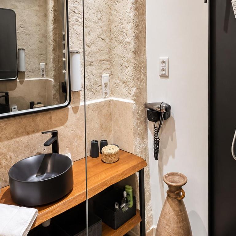 AC - Rooftop views - Festival heart - Two-Bedroom Apartment - 29