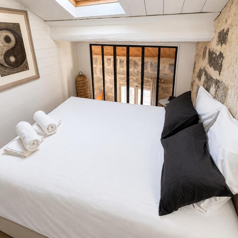 AC - Rooftop views - Festival heart - Two-Bedroom Apartment - 16