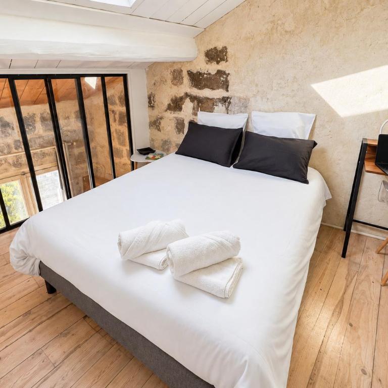 AC - Rooftop views - Festival heart - Two-Bedroom Apartment - 17