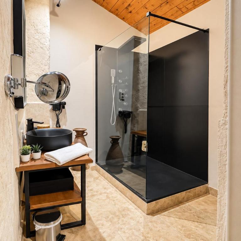 AC - Rooftop views - Festival heart - Two-Bedroom Apartment - 30