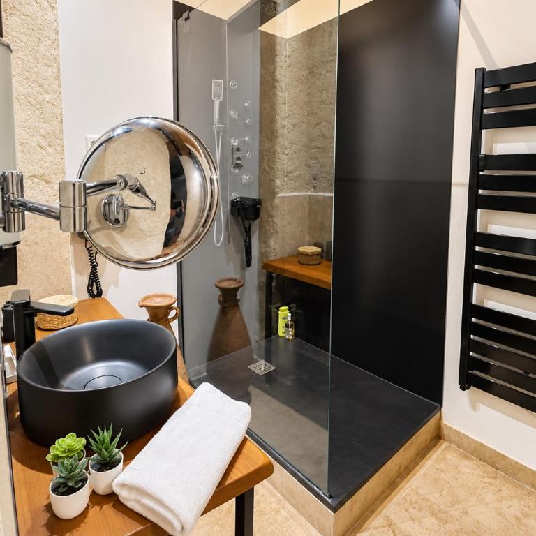 AC - Rooftop views - Festival heart - Two-Bedroom Apartment - 28