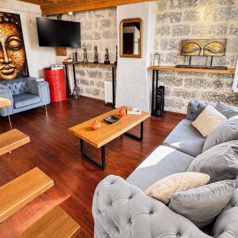 AC - Rooftop views - Festival heart - Two-Bedroom Apartment - 8