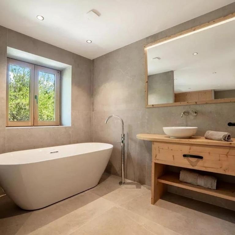 Nice chalet in St Gervais les bains calm - Maison de Vacances - 2