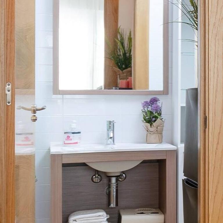 Happiness Corner By Fidalsa - Apartment mit 2 Schlafzimmern und Balkon - 13