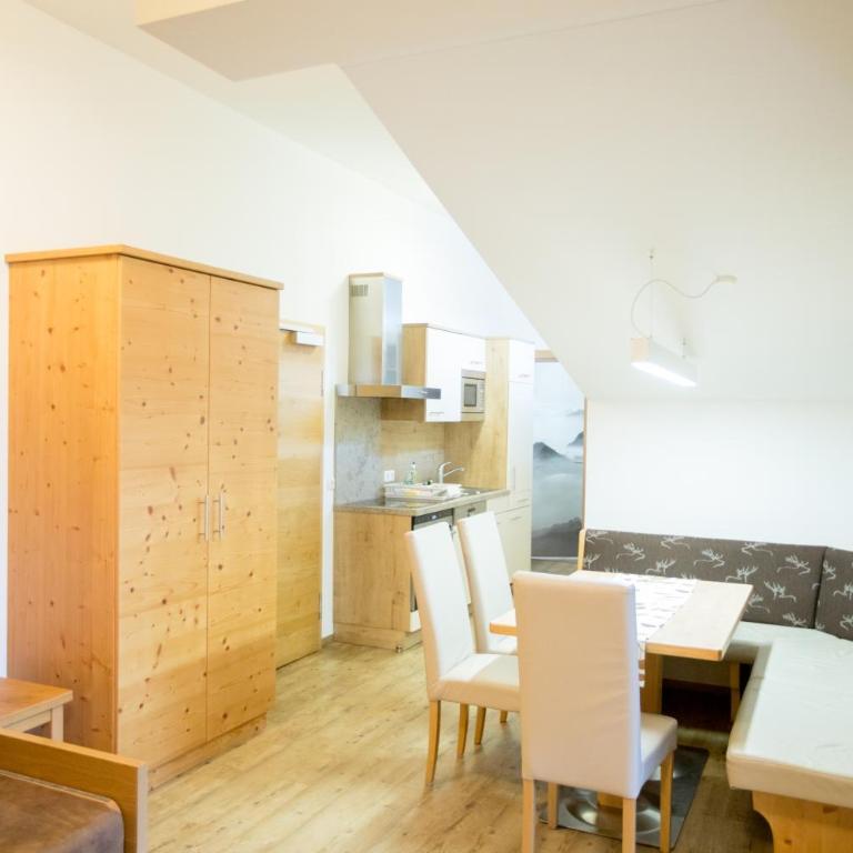 Hotel Ennskraxblick - Apartment mit 1 Schlafzimmer und Balkon - 7
