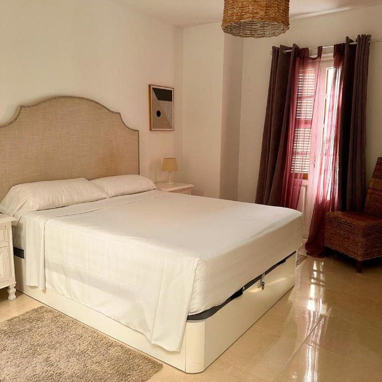 Cosy Seaside Escape with terraces & pool - Three-Bedroom House - 5